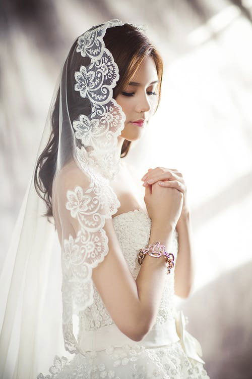 Mantilla bridal veil – one of the most beautiful wedding veils