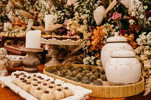 How to make your wedding dessert table look plentiful