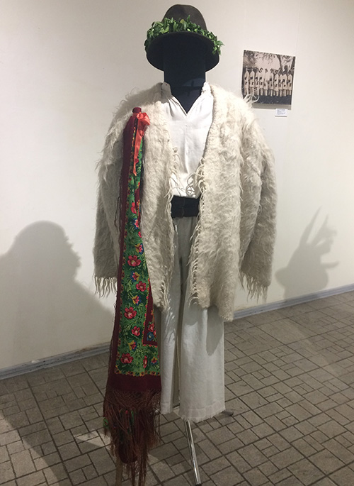 Weird 100-year-old costume of Ukrainian groomsman