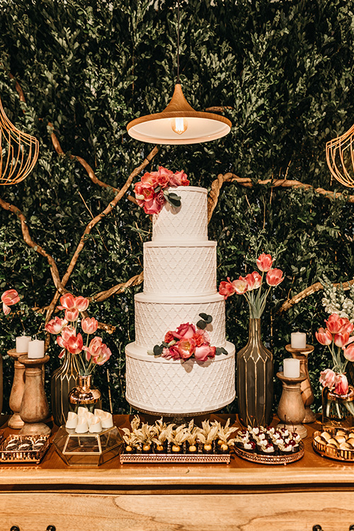 How to decorate your wedding dessert table to impress your guests