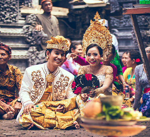 Balinese bridal headdress – stunning golden crown