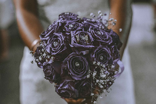 What type of wedding bouquet to choose? Round wedding bouquet