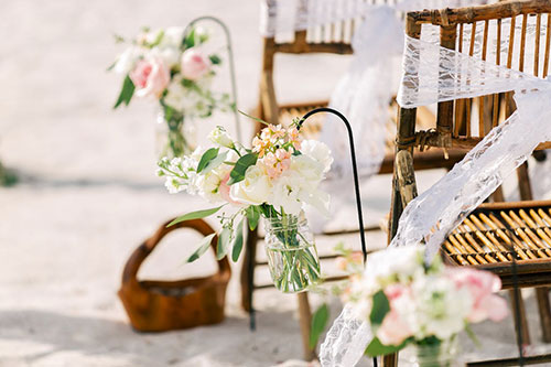 Wedding chair ideas for your inspiration. How to choose and decorate your wedding furniture?