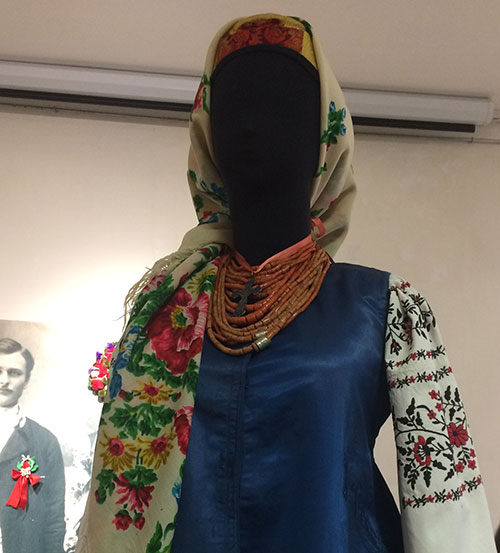 Coif and kerchief Ukrainian married women's headdress