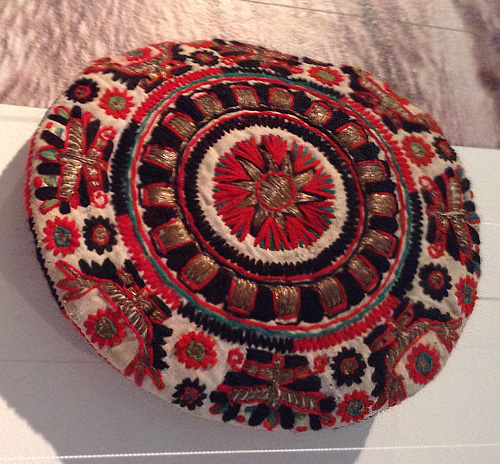 Embroidered coif of married Ukrainian women