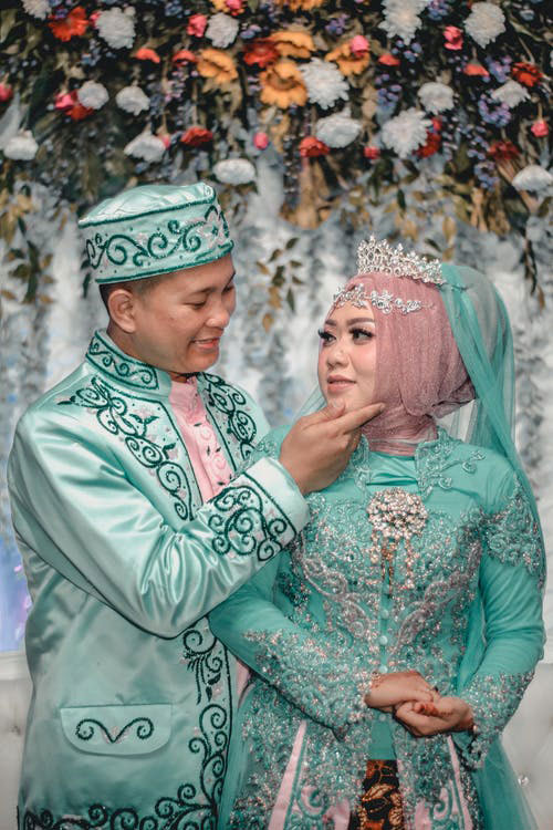 Wedding attire in Indonesia and Bali