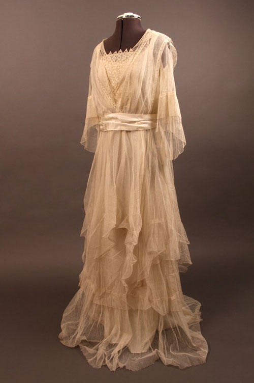 Swedish vintage wedding clothes from early 20th century