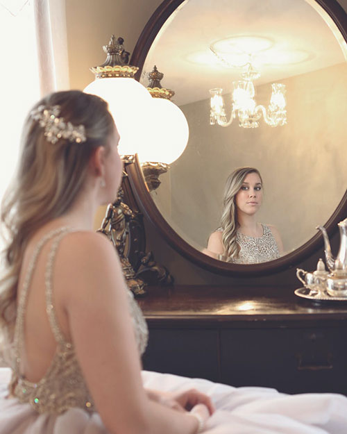 Romanian wedding superstition - bride and mirrors