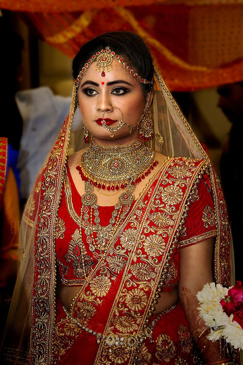 Indian red wedding sarees and jewelry