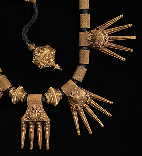 Indian gold marriage necklaces are exquisite dowry