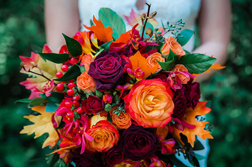 Can’t afford fancy flower décor? Focus on your wedding bouquet