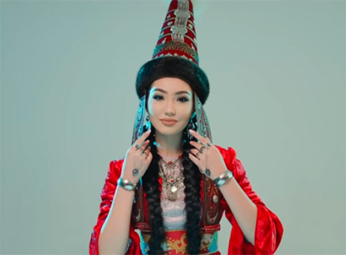 Kazakh bridal headdress saukele