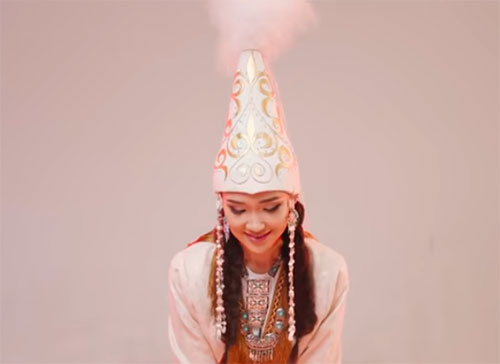 Kazakh wedding headdress saukele