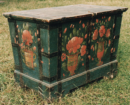 Samples of Ukrainian vintage dowry chests