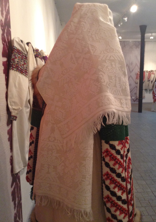 Ukrainian vintage bridal headdress called namitka